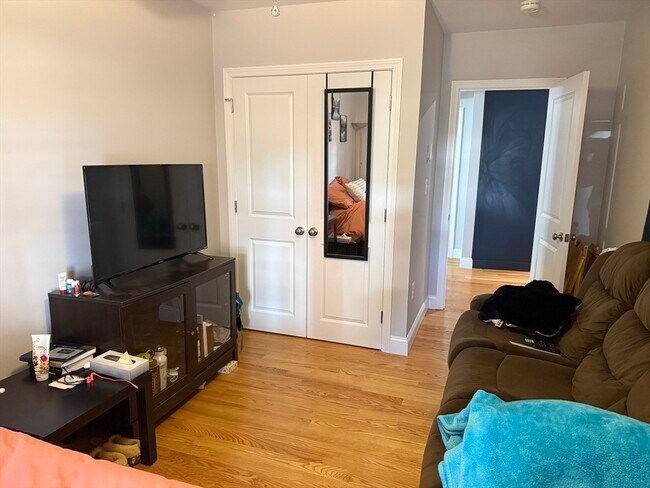 Building Photo - 16 Hudson St