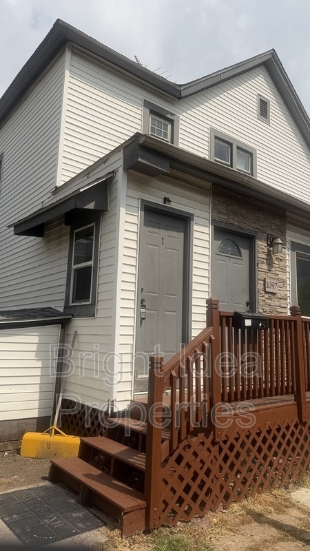 Building Photo - 1097 Suburban Ave E