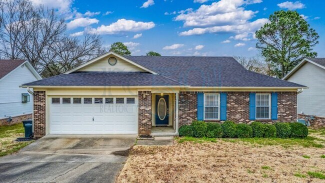 Building Photo - Attn: Pilots! 3BR 2BA Crashpad!