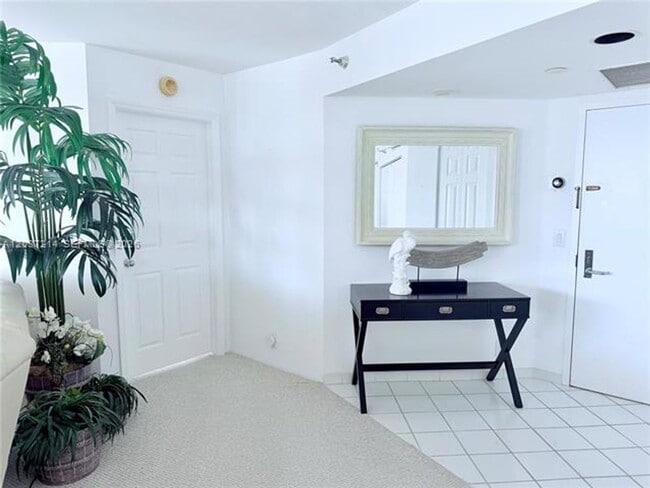 Building Photo - 3500 Mystic Pointe Dr