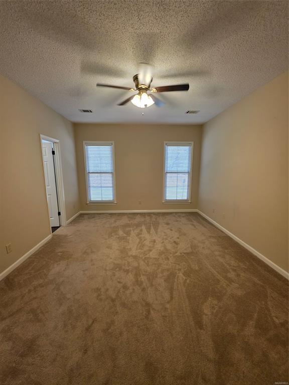 Building Photo - 2230 Kingsbury Dr