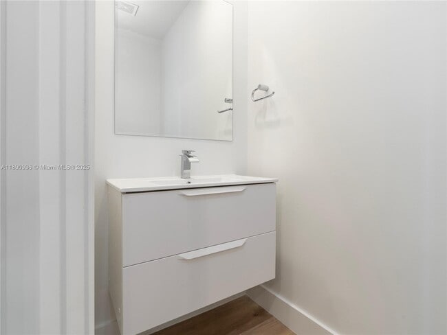 Building Photo - 841-843 SW 29th St