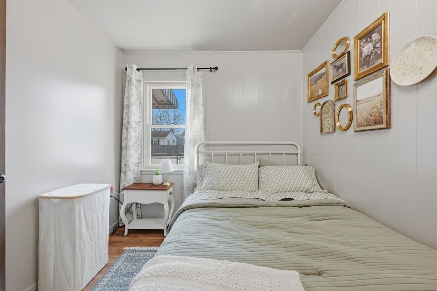 Building Photo - 106 Midway Oval