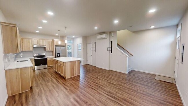 Building Photo - Start The New Year In Style! Discover the Elegance of this beautiful 3-bedroom Townhome!