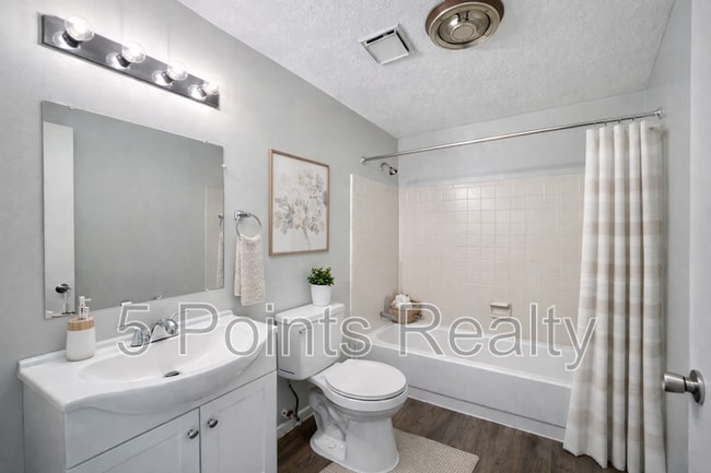 Building Photo - 336 E Webster St