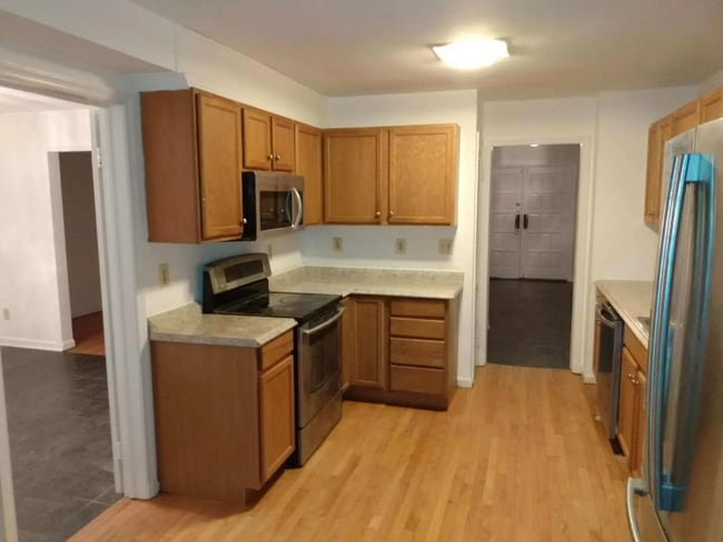 Building Photo - 2123 Edgewater Pkwy