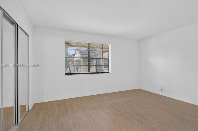 Building Photo - 2880 Coral Springs Dr