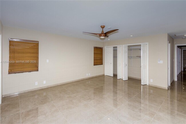 Building Photo - 16641 Royal Poinciana Dr
