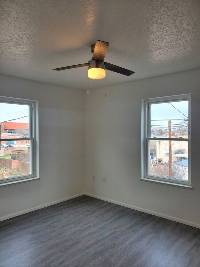 Building Photo - 2117 Coal Ave SE