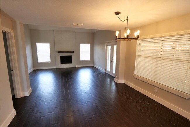 Building Photo - 5302 Prairie Creek Dr