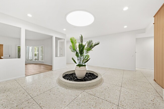 Building Photo - Alto Cedro Estate Lease