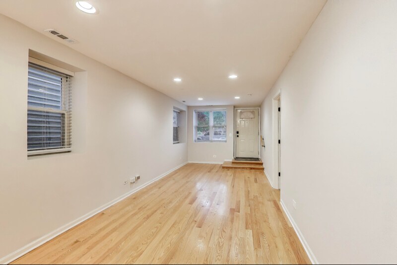 Building Photo - 2621 N Drake Ave