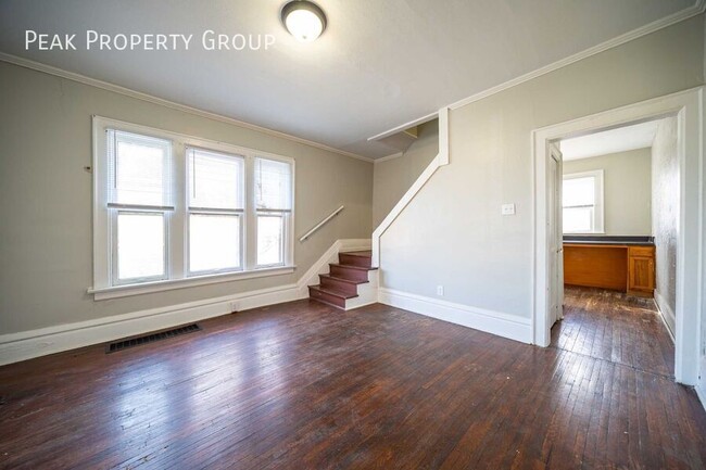 Building Photo - 1484 Summit St
