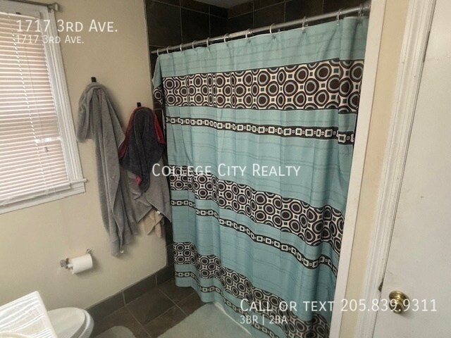 Building Photo - 1717 3rd Ave