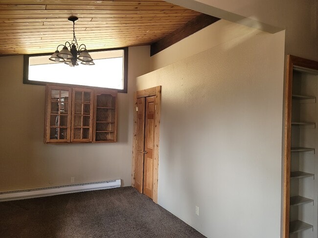 Building Photo - 1040 Budge Dr