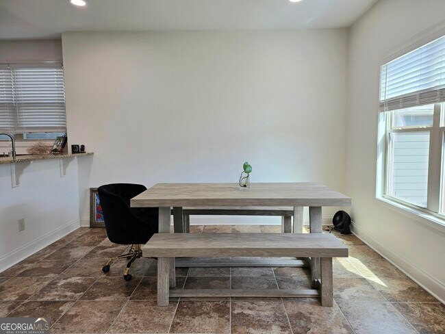 Building Photo - 318 Stillwood Dr