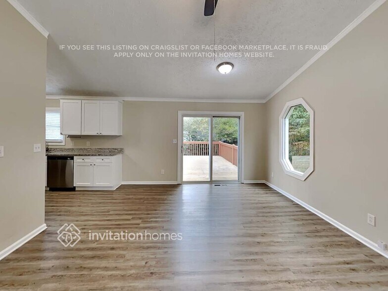 Building Photo - 4030 Leicester Dr NE