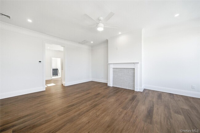 Building Photo - 13 W Hoffman Ave