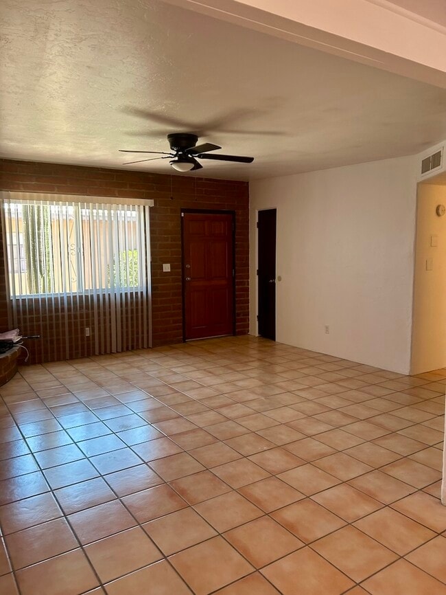 Building Photo - FOR RENT