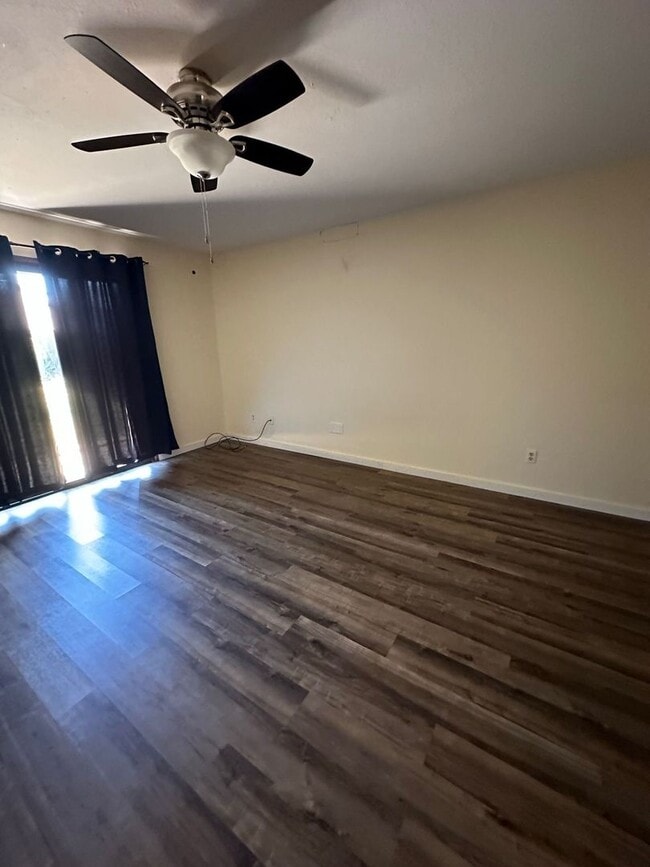 Building Photo - Coming Available 3 Bedroom