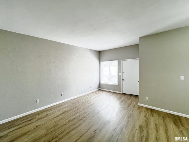 Building Photo - 6809 N Frostwood Pkwy