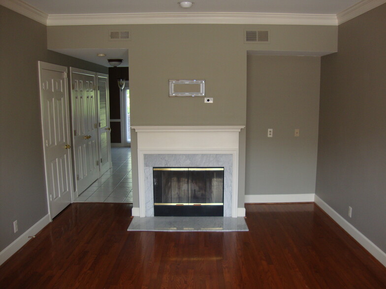 Building Photo - 3305 Golf Club Ln