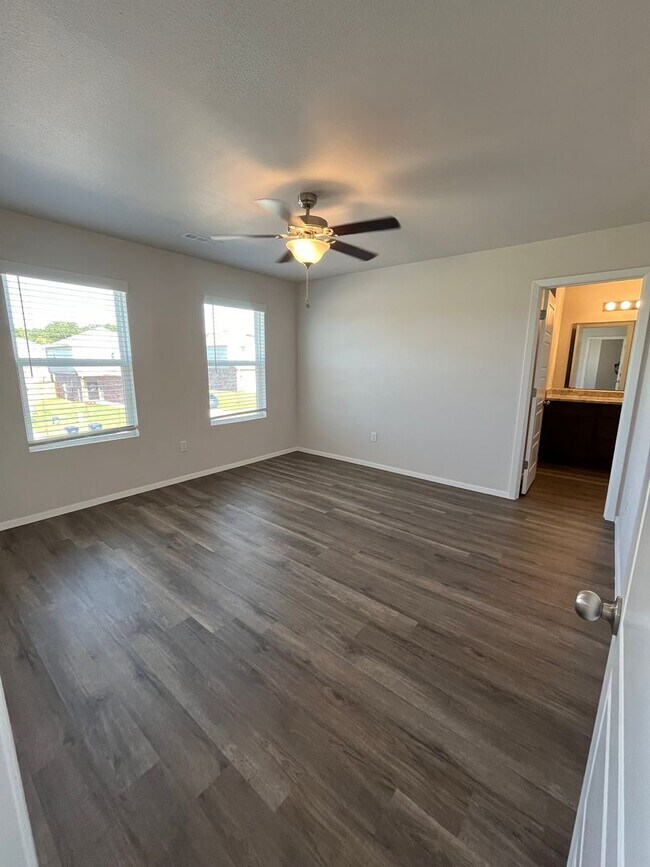 Building Photo - *Pre-leasing* Three Bedroom | Two and a Half Bathroom Home in Farmington