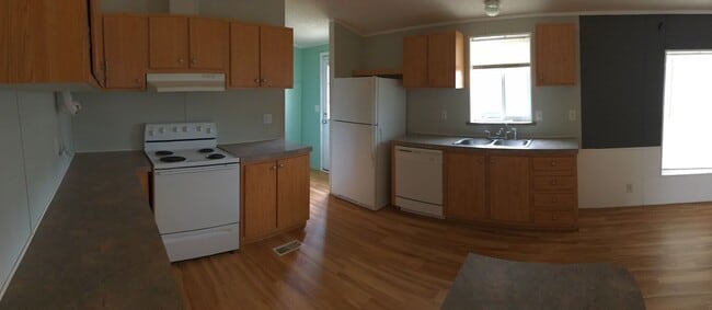 Building Photo - 3-bedroom 2-bathroom Modular Home in Babcock Vista!