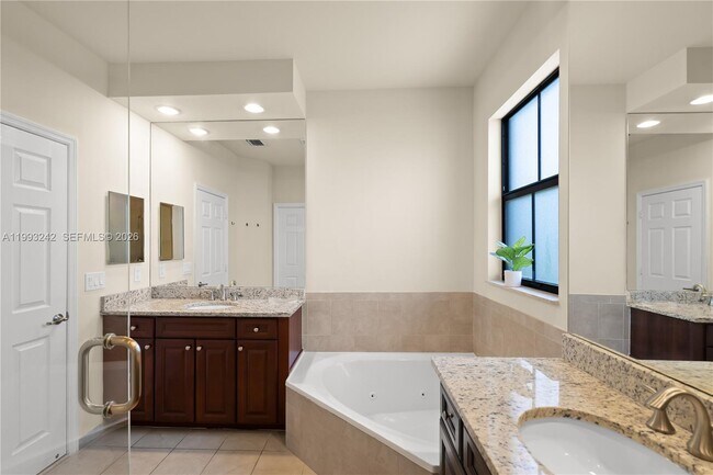 Building Photo - 10021 NW 87th Terrace