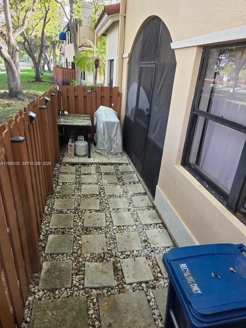 Building Photo - 513 Racquet Club Rd