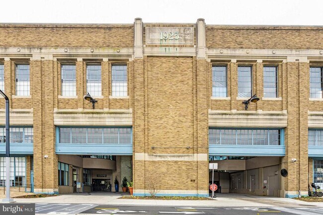 Building Photo - 7 N Christopher Columbus Blvd