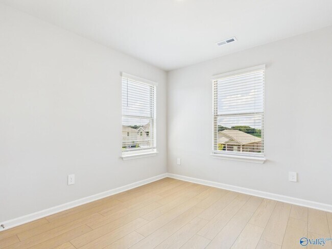 Building Photo - 16862 Orleans Dr
