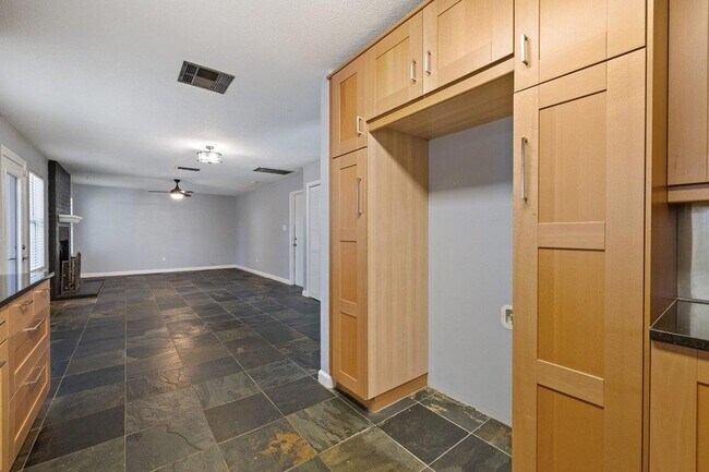Building Photo - 531 Tanner Trail