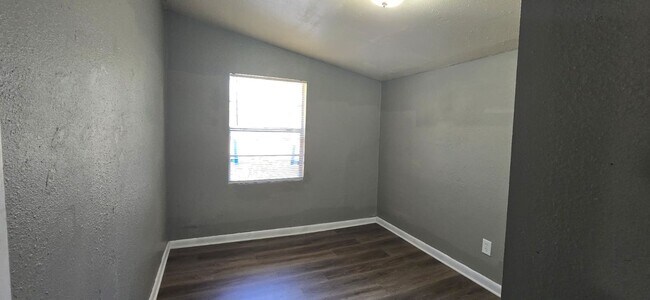 Building Photo - 829 Texas Ave