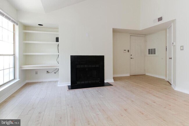 Building Photo - 3916 Penderview Dr