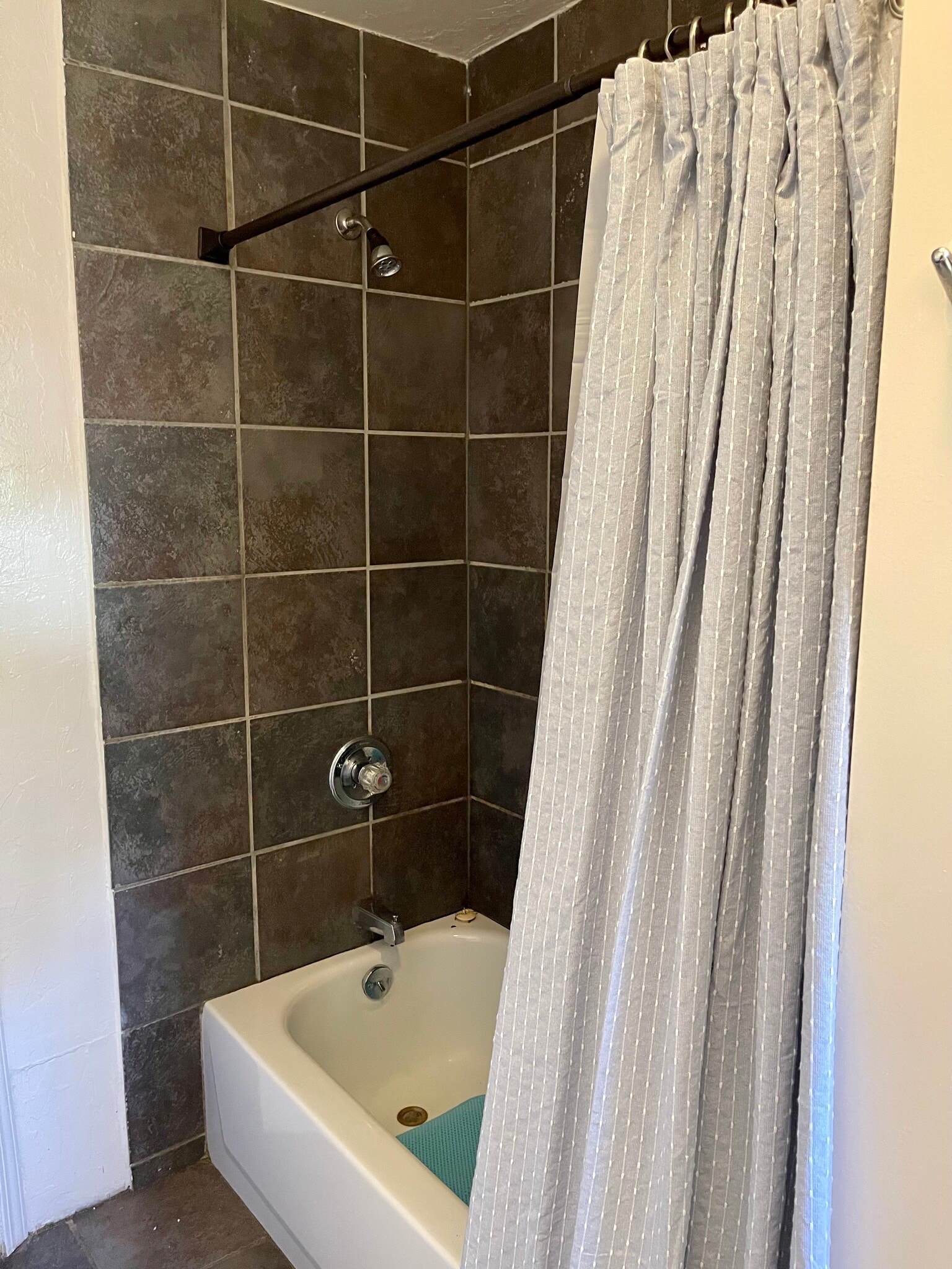 bathroom - 1231 E 19th St