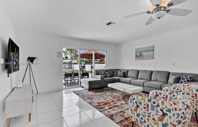 Building Photo - 211 SE 3rd St