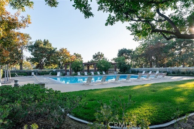 Building Photo - 3 Almador