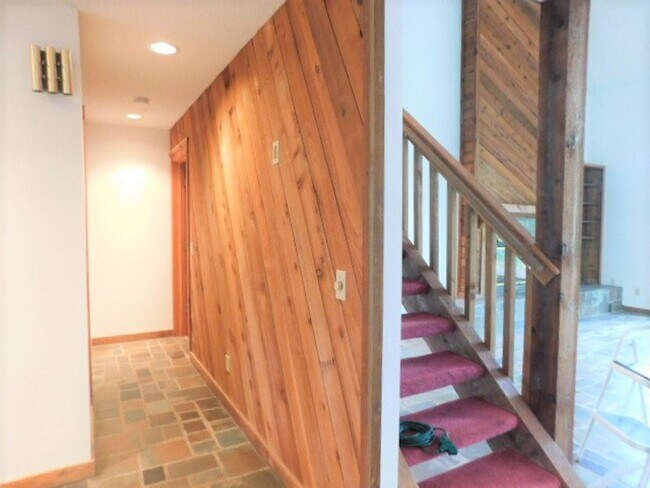 Building Photo - 20 Toppin Dr