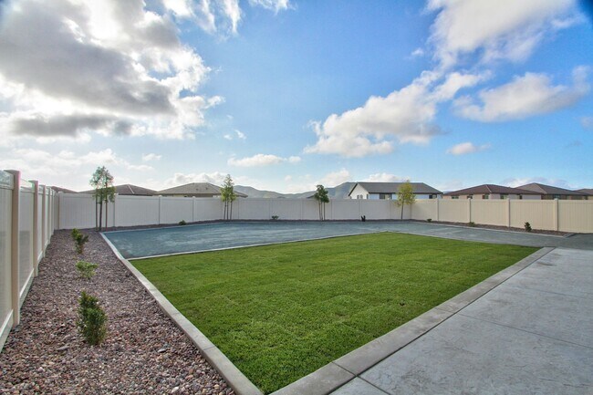 Building Photo - 5 BEDROOMS SOLAR AUDIE MURPHY RANCH