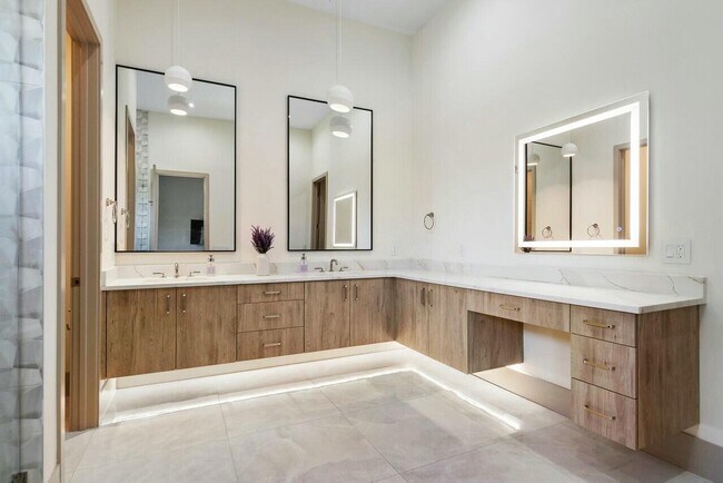 Building Photo - 13460 U.S. Rte 1