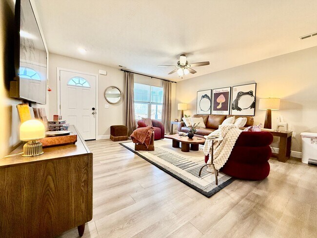 Building Photo - Cozy Equestrian Themed Getaway in Wilmington