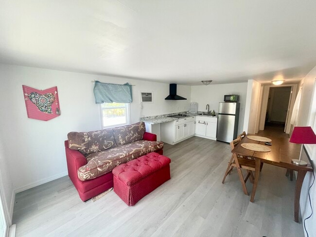 Building Photo - 2581 Oleander St