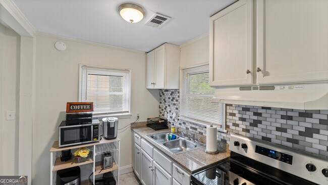 Building Photo - 1337 Westmont Rd SW