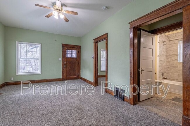 Building Photo - 205 S Willis Ave