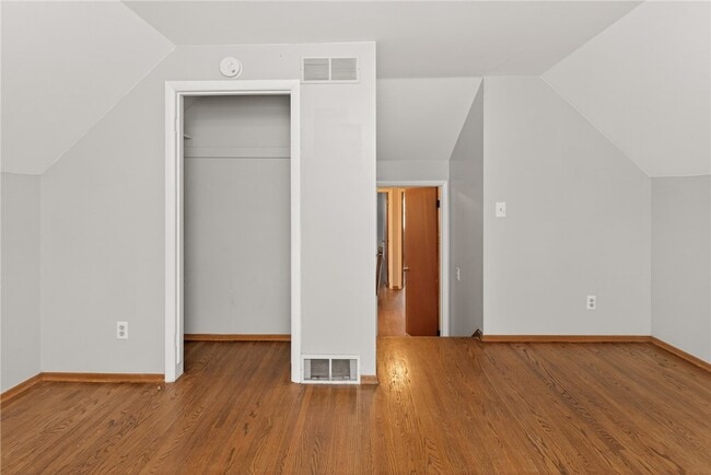 Building Photo - 14 Kingswood Dr