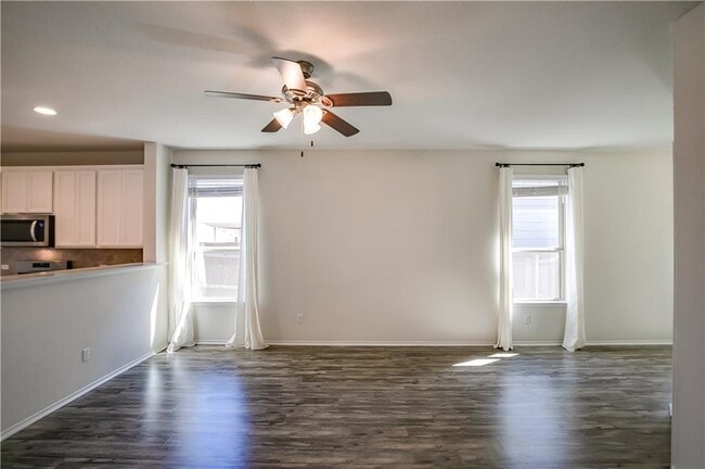 Building Photo - 260 La Dera Dr