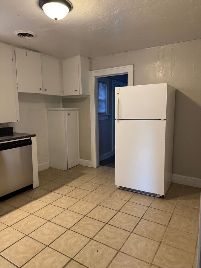 Building Photo - Gables Home