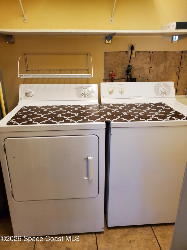 Building Photo - 2324 Bignonia St