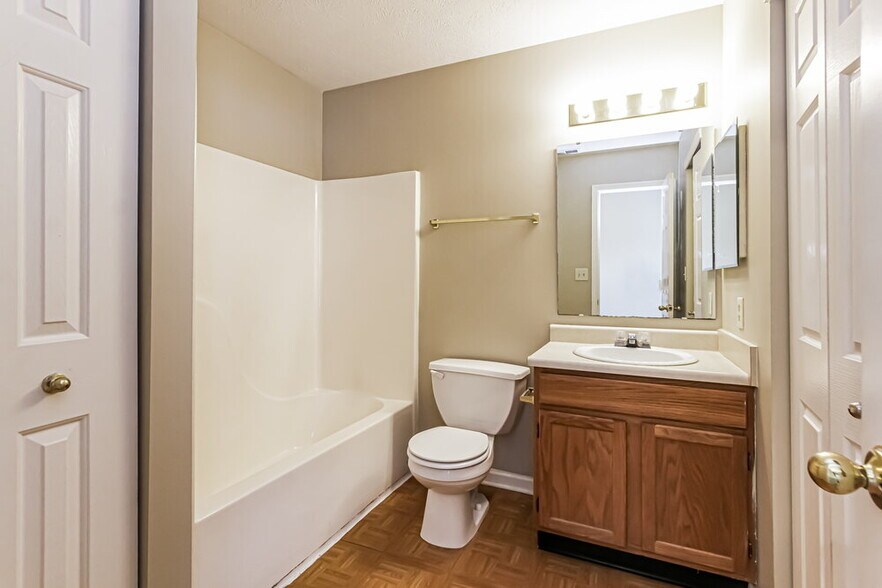 Building Photo - 5384 Lakeside Manor Dr